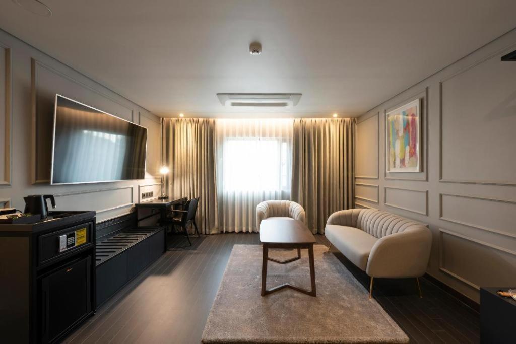 בוסאן Hound Hotel Yeonsan מראה חיצוני תמונה