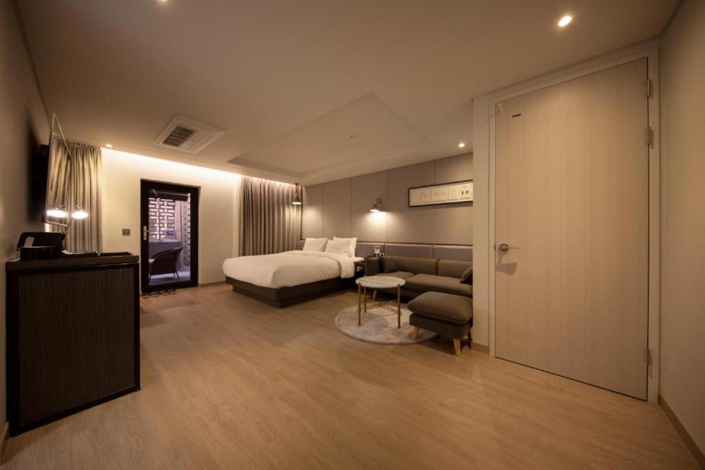 בוסאן Hound Hotel Yeonsan מראה חיצוני תמונה