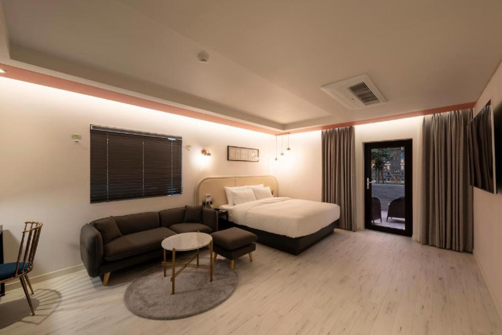 בוסאן Hound Hotel Yeonsan מראה חיצוני תמונה