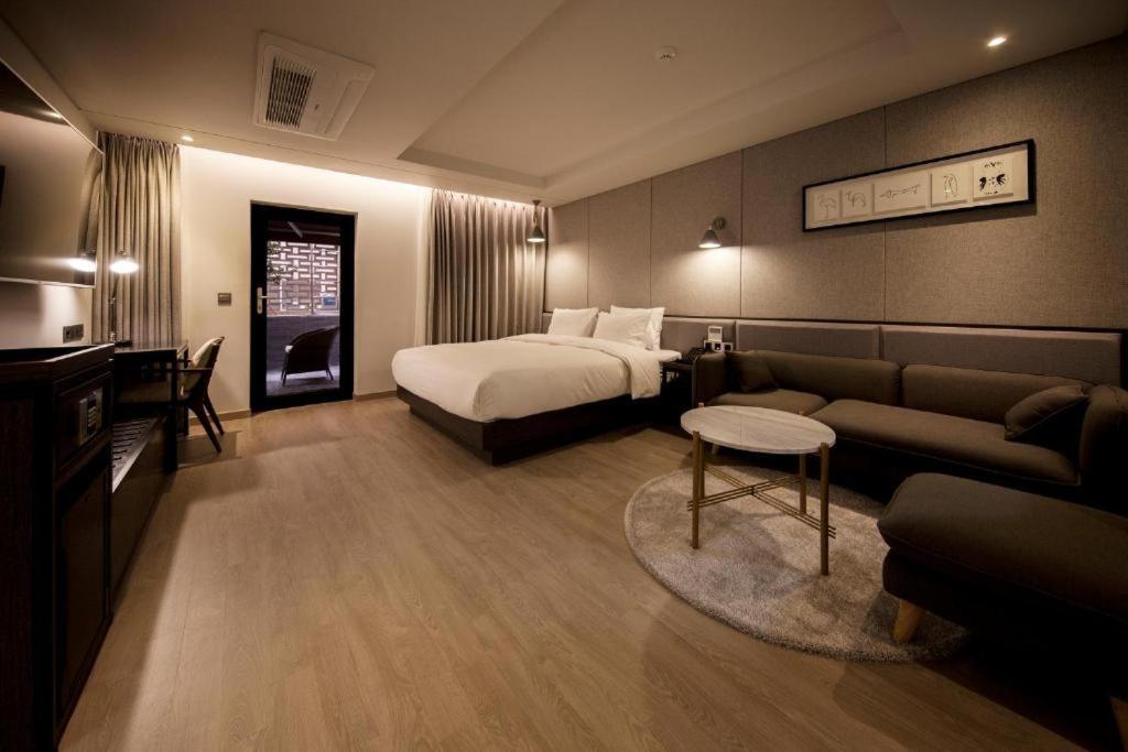 בוסאן Hound Hotel Yeonsan מראה חיצוני תמונה