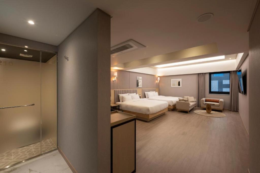 בוסאן Hound Hotel Yeonsan מראה חיצוני תמונה