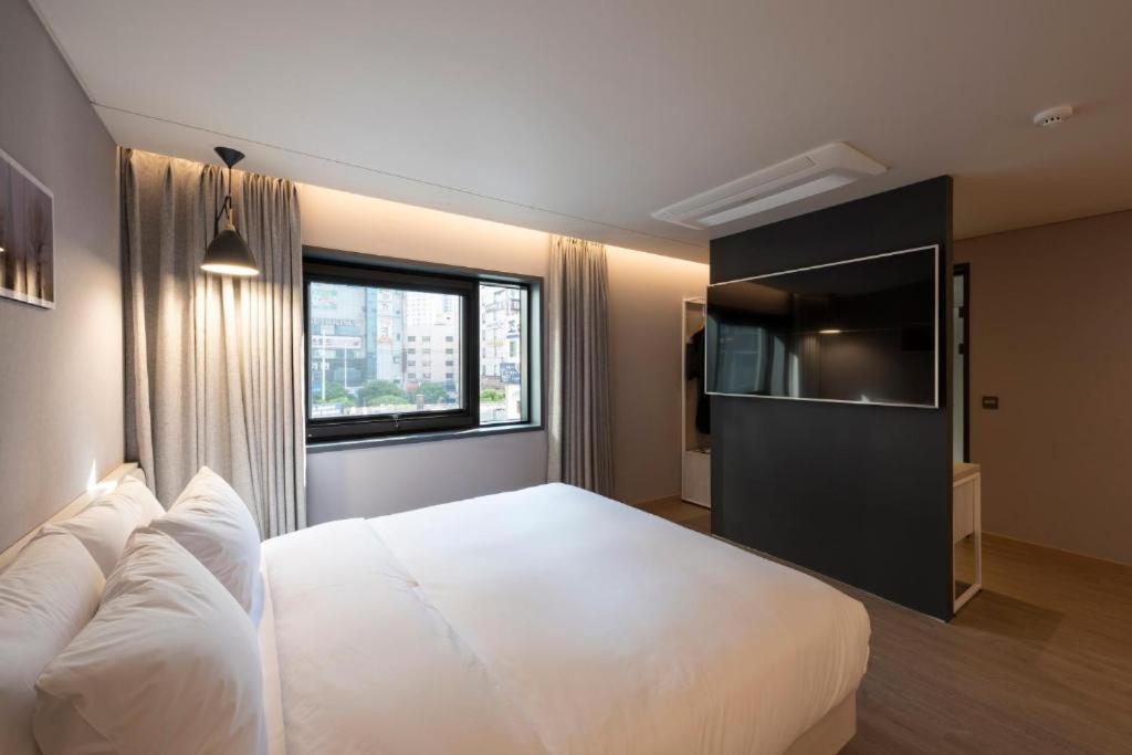בוסאן Hound Hotel Yeonsan מראה חיצוני תמונה