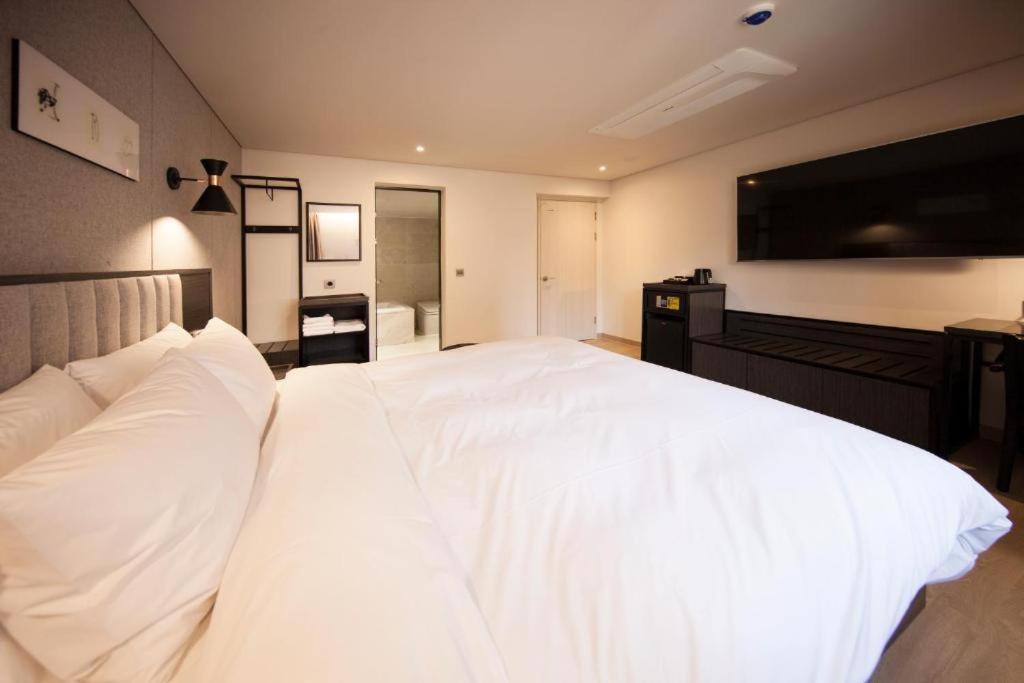 בוסאן Hound Hotel Yeonsan מראה חיצוני תמונה