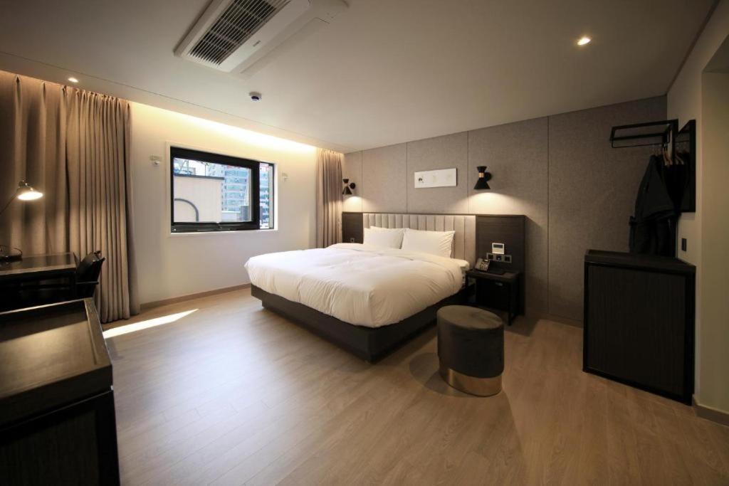בוסאן Hound Hotel Yeonsan מראה חיצוני תמונה