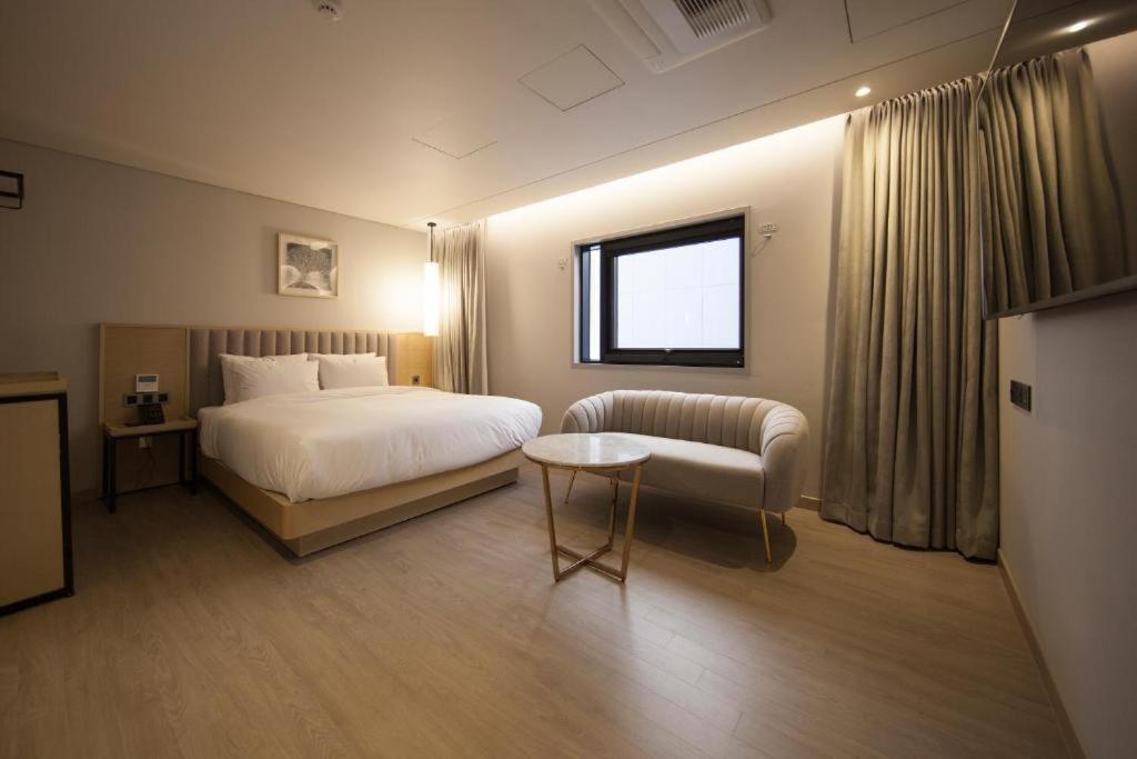 בוסאן Hound Hotel Yeonsan מראה חיצוני תמונה
